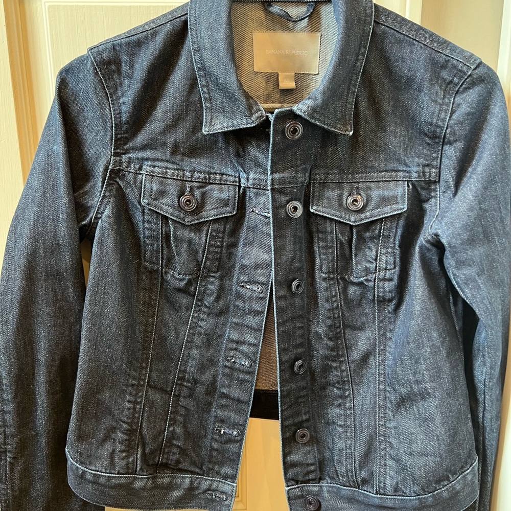 Banana Republic. Denim Jacket. Dark Wash. Size XS petite